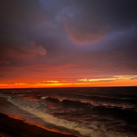 Newly Renovated 2 Bedroom Beachfront House Sitio de Calahonda Екстериор снимка