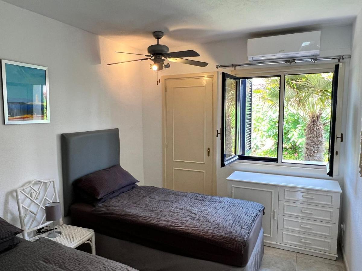 Newly Renovated 2 Bedroom Beachfront House Sitio de Calahonda Екстериор снимка