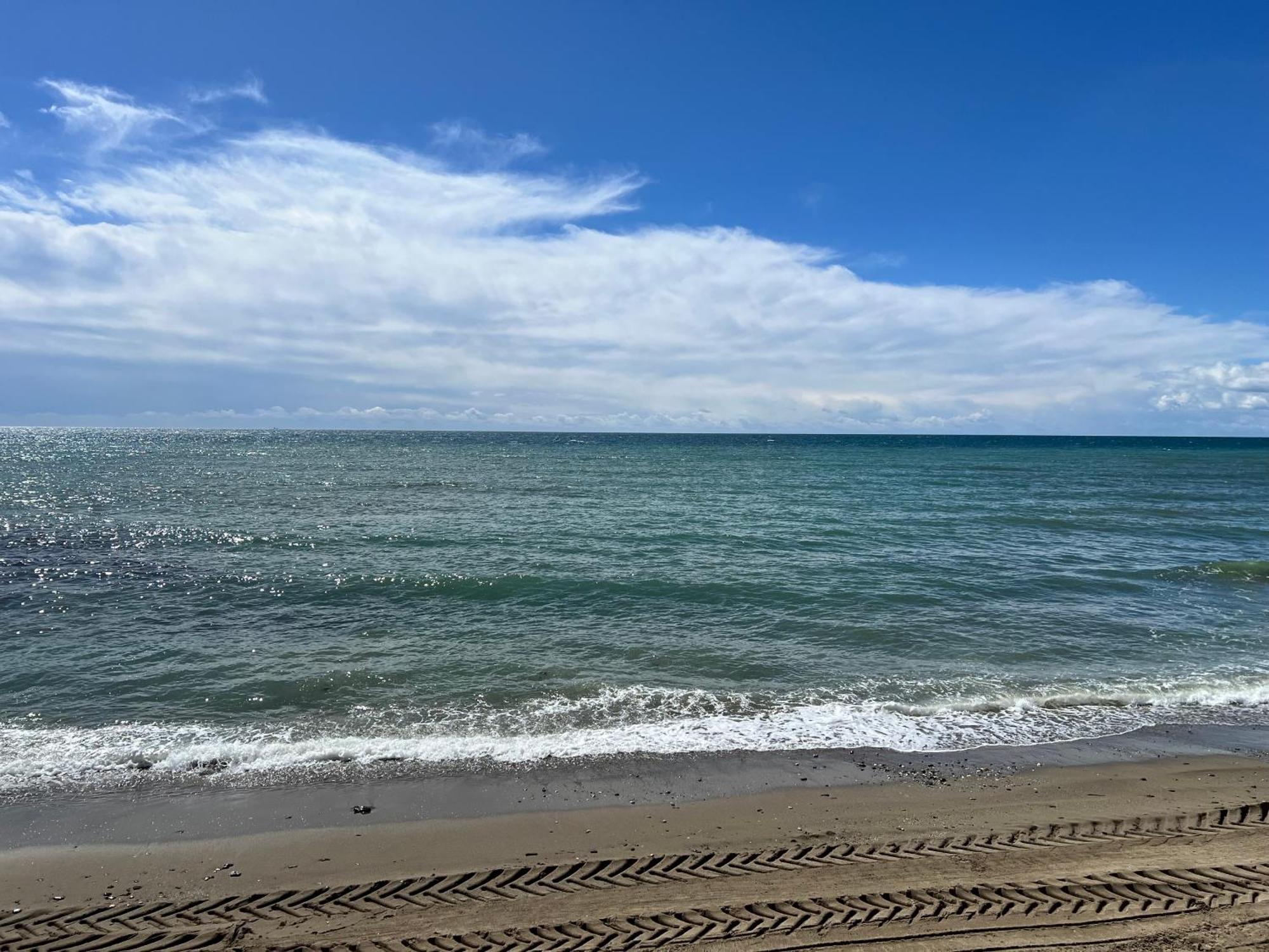 Newly Renovated 2 Bedroom Beachfront House Sitio de Calahonda Екстериор снимка