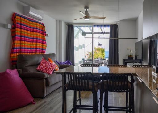 Newly Renovated 2 Bedroom Beachfront House Sitio de Calahonda Екстериор снимка