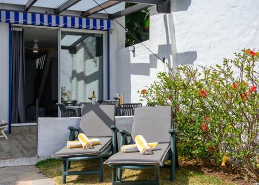 Newly Renovated 2 Bedroom Beachfront House Sitio de Calahonda Екстериор снимка