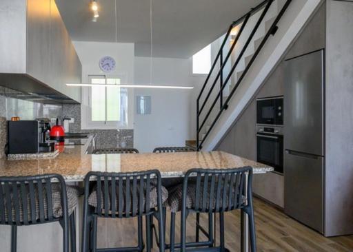 Newly Renovated 2 Bedroom Beachfront House Sitio de Calahonda Екстериор снимка