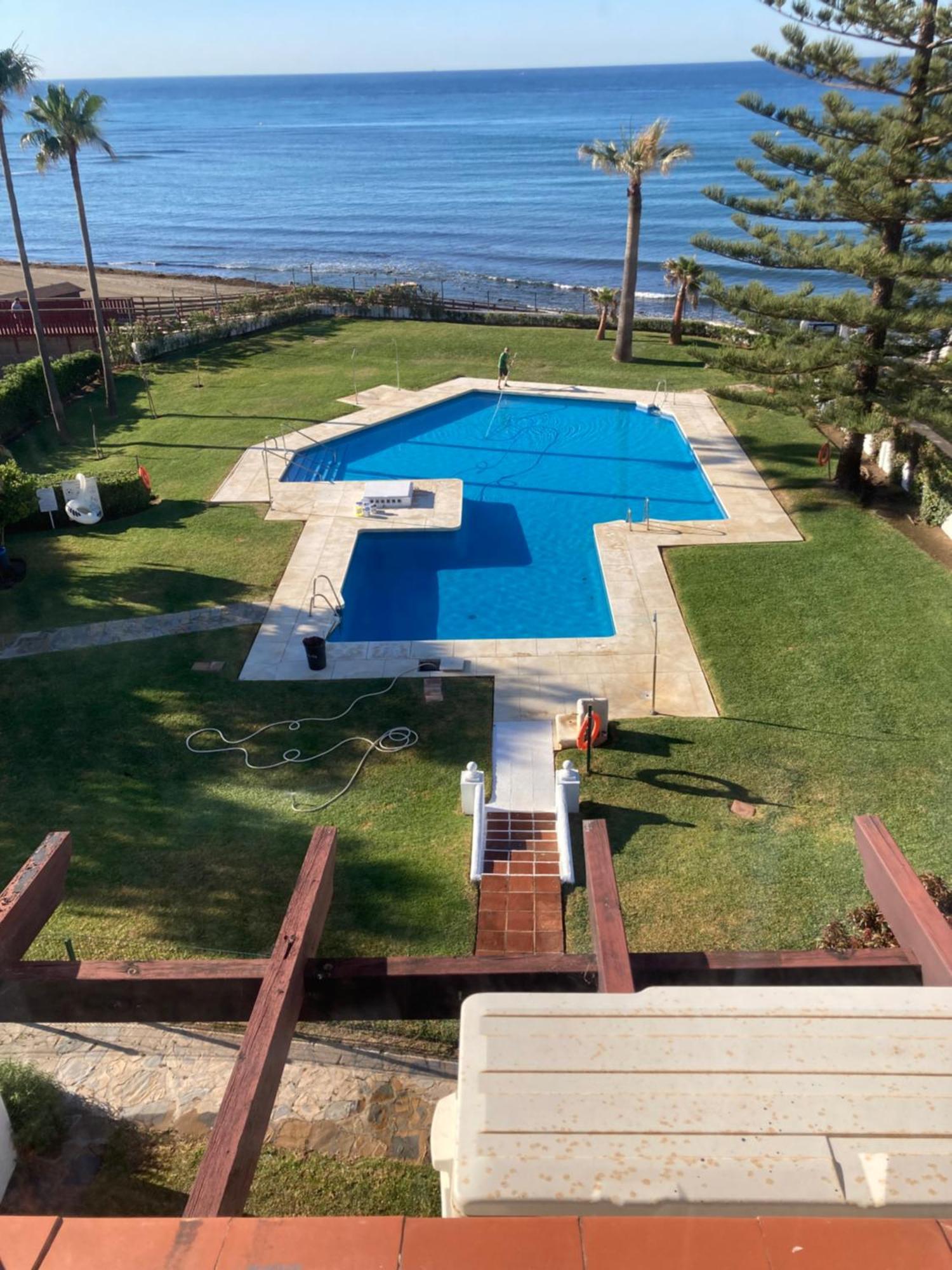 Newly Renovated 2 Bedroom Beachfront House Sitio de Calahonda Екстериор снимка